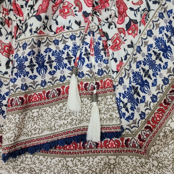 Forever 21 boho style romper with tassle pockets and crochet detail - Picture 5 of 11